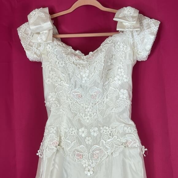 Vintage rosebuds and embroidery basque waist sheath style wedding dress small xs - Picture 2 of 16